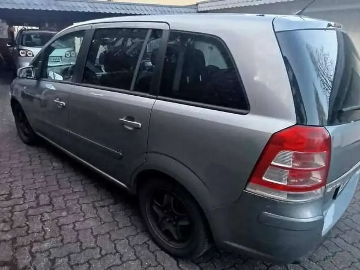 Gebraucht Opel Zafira Edition 110 PS (80 kW) 2009 Silber Van / Kleinbus
