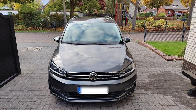 Grau Gebraucht 2017 VW Touran Sound Van / Kleinbus | 20.800 € (Fairer Preis) - Bild 1/4