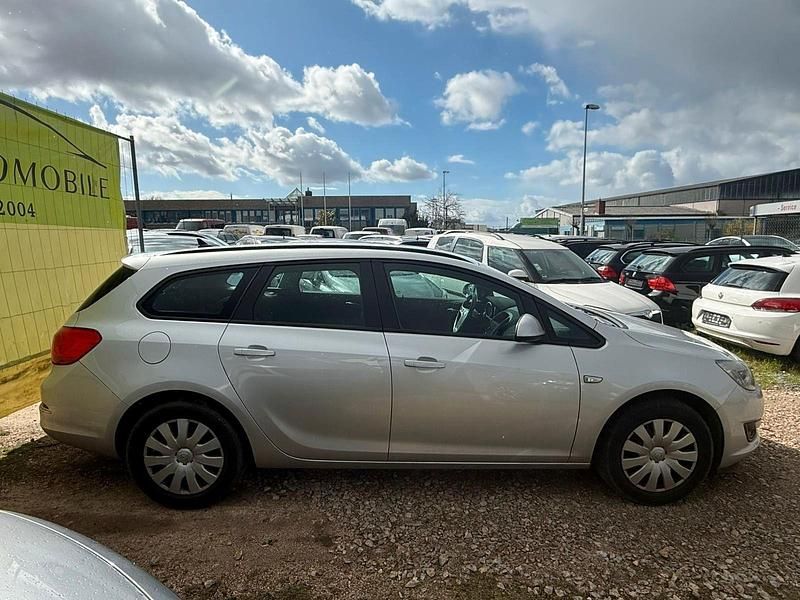 Gebraucht Opel Astra 110 PS (80 kW) 2014 Silber Kombi
