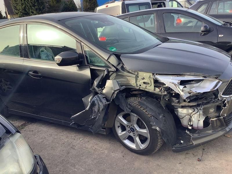 Gebraucht Ford C-MAX Titanium 125 PS (91 kW) 2018 Grau Van / Kleinbus