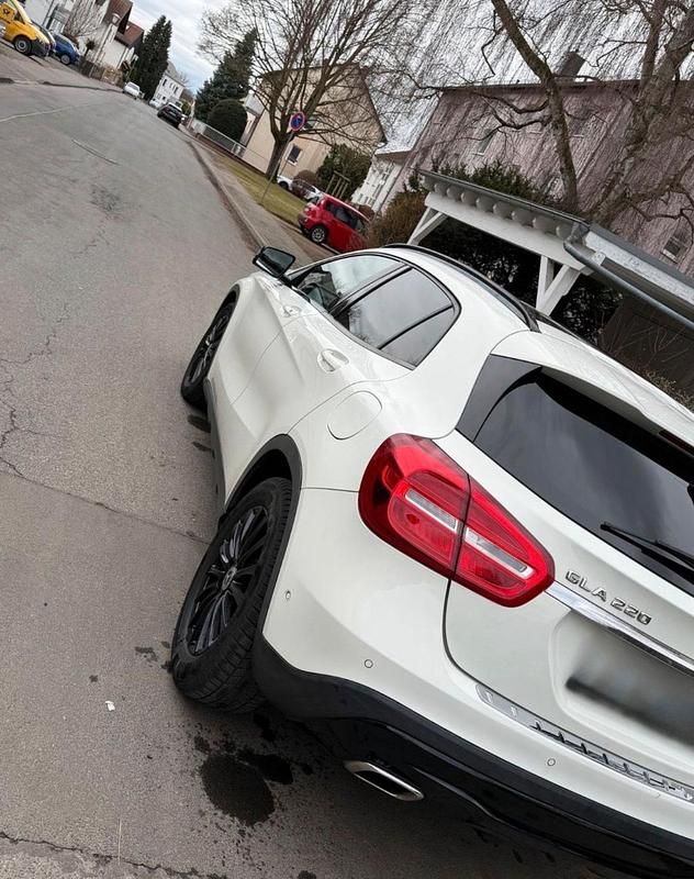 Gebraucht Mercedes GLA220 170 PS (125 kW) 2014 Weiß SUV