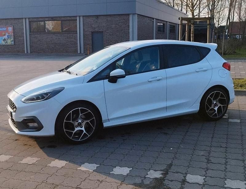 Gebraucht Ford Fiesta ST 200 PS (147 kW) 2019 Weiß Kleinwagen