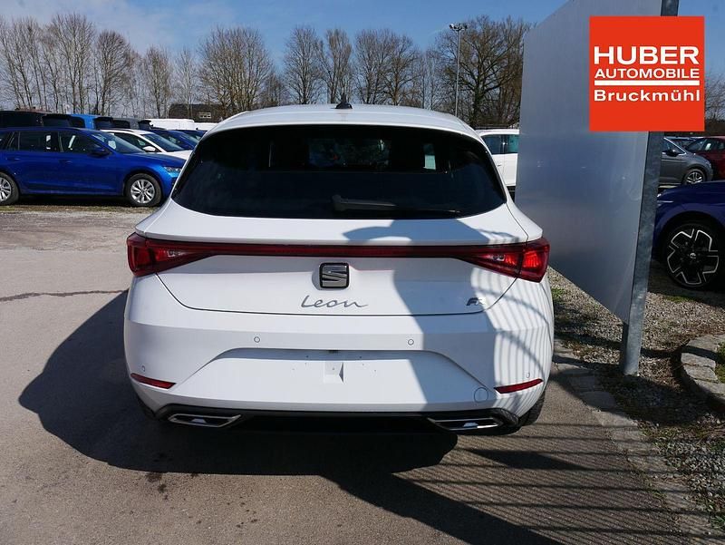 Neu Seat Leon FR 150 PS (110 kW) 2026 Nevadaweiß metallic Limousine