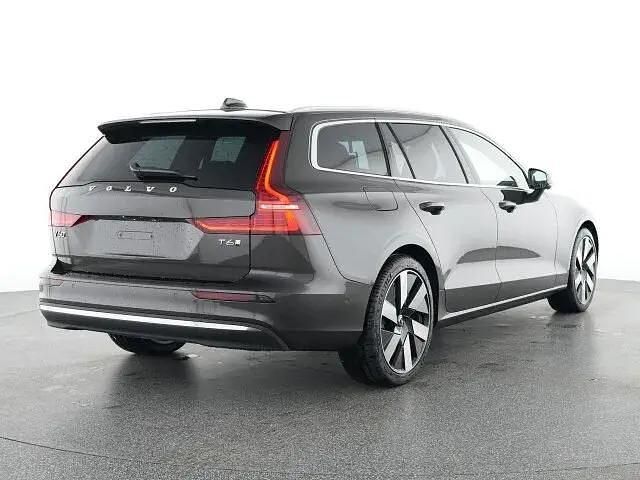 Gebraucht Volvo V60 Ultra 253 PS (186 kW) 2025 Grau Kombi