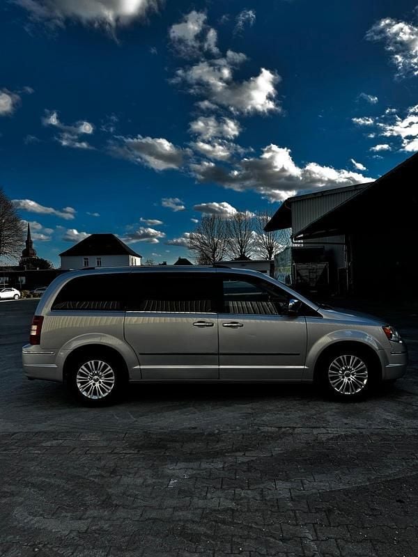 Gebraucht Chrysler Grand Voyager 163 PS (119 kW) 2009 Silber Van / Kleinbus