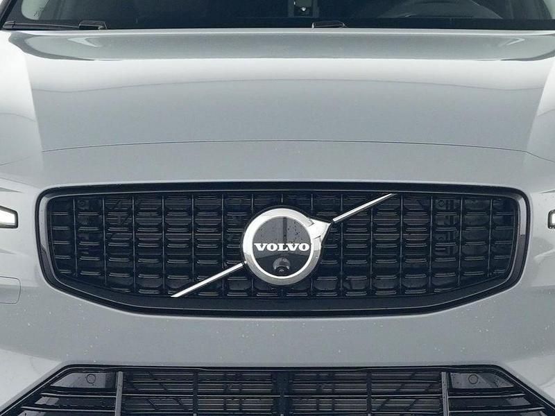 Gebraucht Volvo V60 Plus 197 PS (144 kW) 2025 Grau Kombi