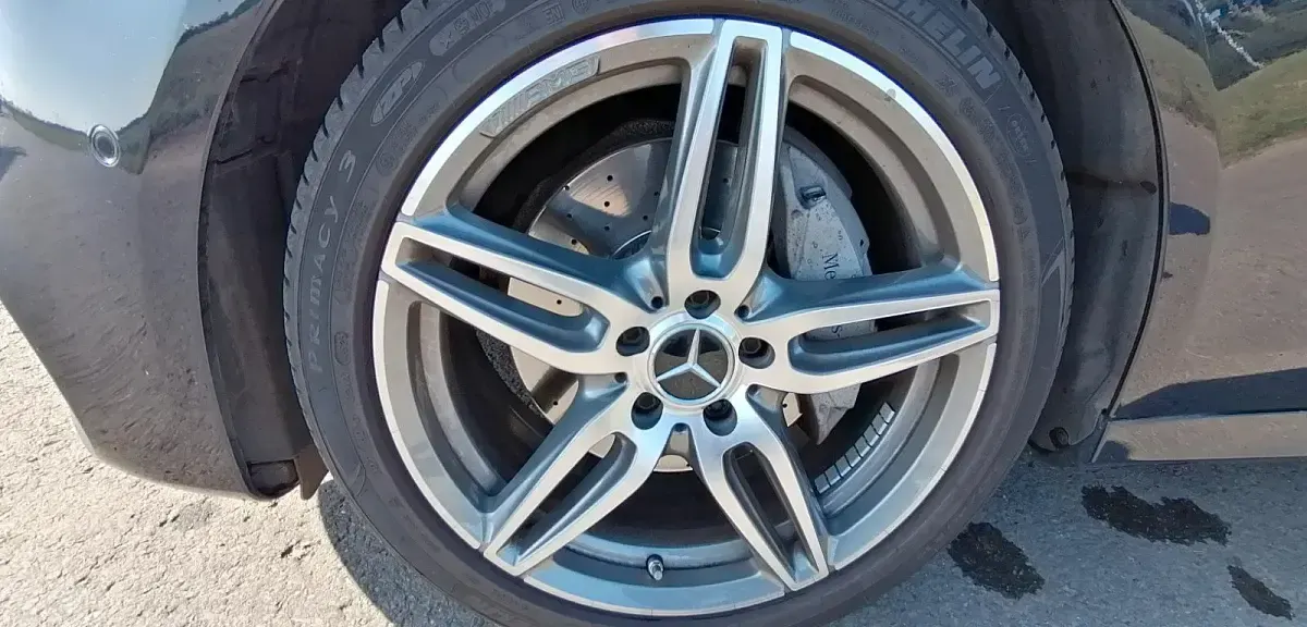 Gebraucht Mercedes E220 AMG 194 PS (142 kW) 2018 Blau Kombi