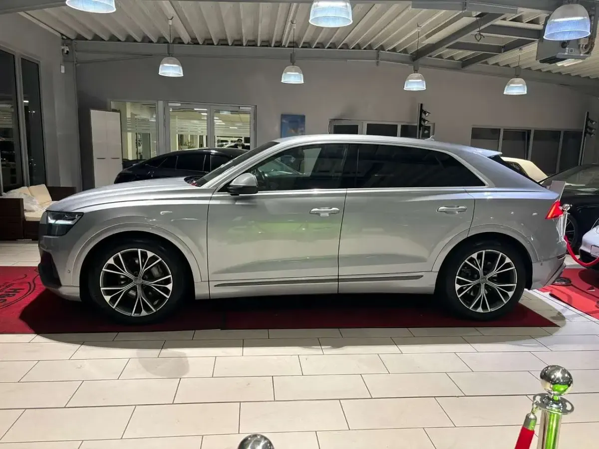 Gebraucht Audi Q8 S-Line 286 PS (210 kW) 2020 Silber SUV