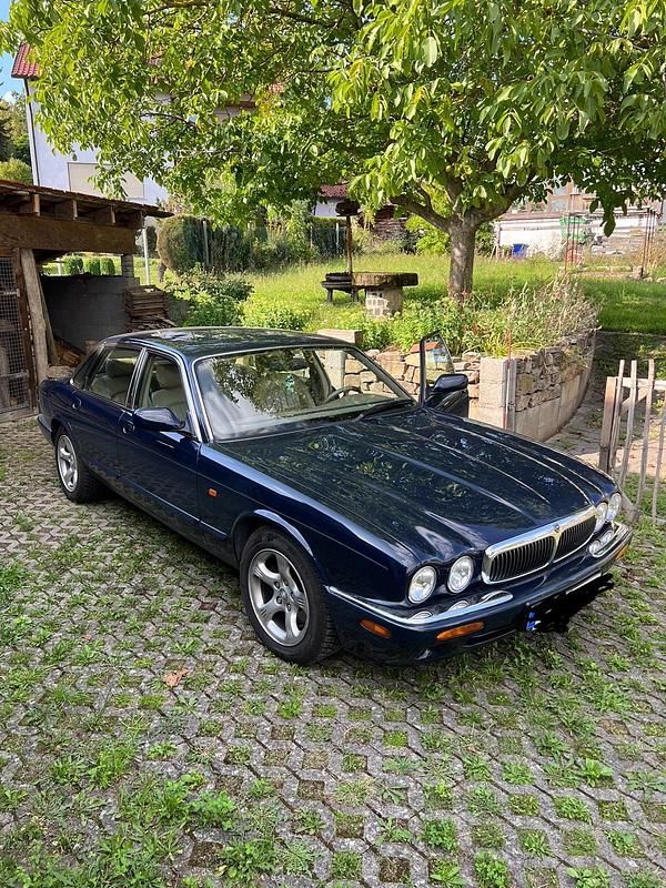 Blau Gebraucht 2000 Jaguar XJ Executive Limousine | 12.150 € - Bild 1/3