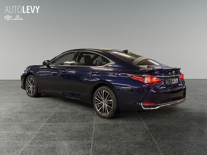 Gebraucht Lexus ES300H Business Edition 218 PS (160 kW) 2023 Tiziablau Limousine