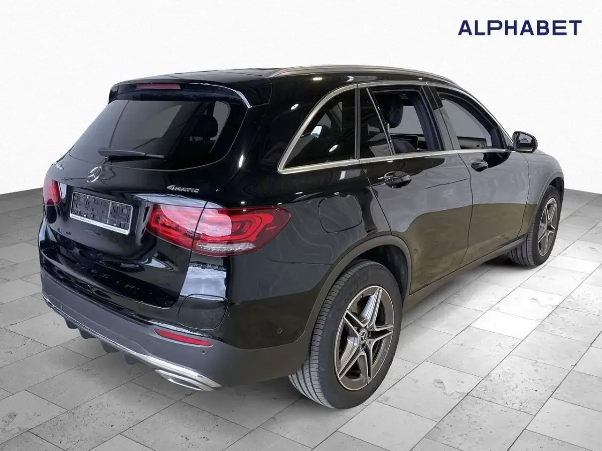 Gebraucht Mercedes GLC300de AMG line 306 PS (225 kW) 2022 Schwarz SUV