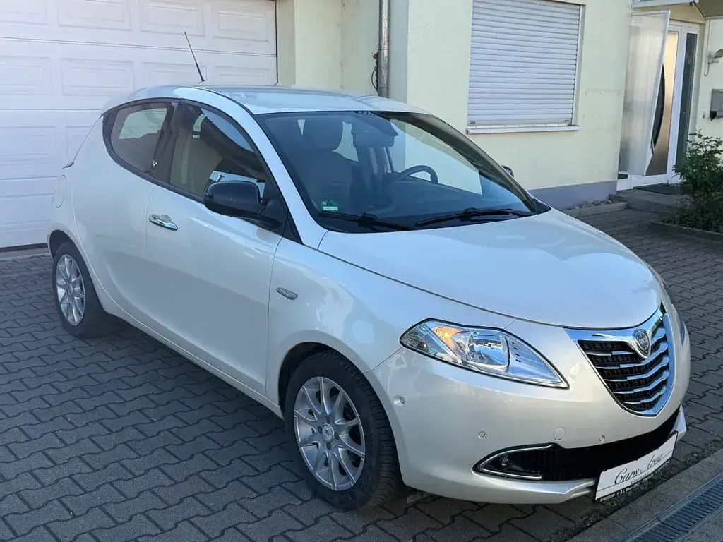Gebraucht Lancia Ypsilon Platinum 86 PS (63 kW) 2012 Weiß Kleinwagen