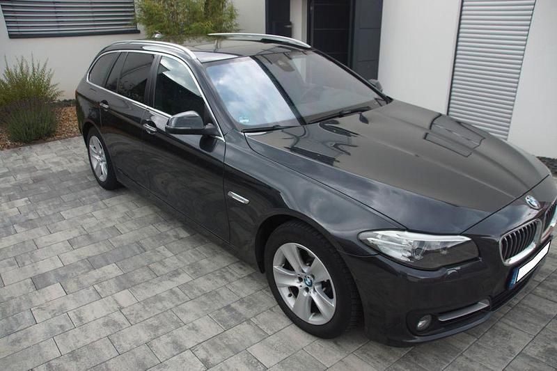 Grau Gebraucht 2015 BMW 520 Comfort Edition Kombi | 12.500 € (Fairer Preis) - Bild 1/4