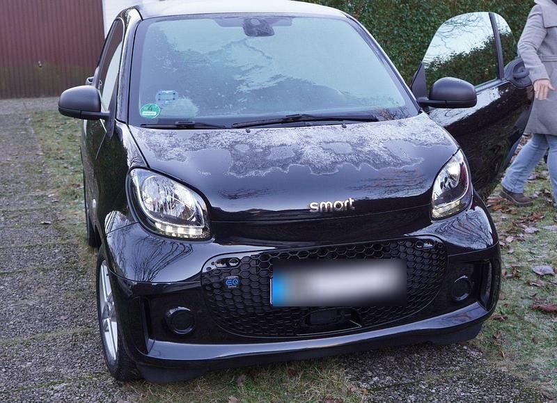 Schwarz Gebraucht 2021 Smart ForTwo Coupé Coupé | 10.400 € (Fairer Preis) - Bild 1/4