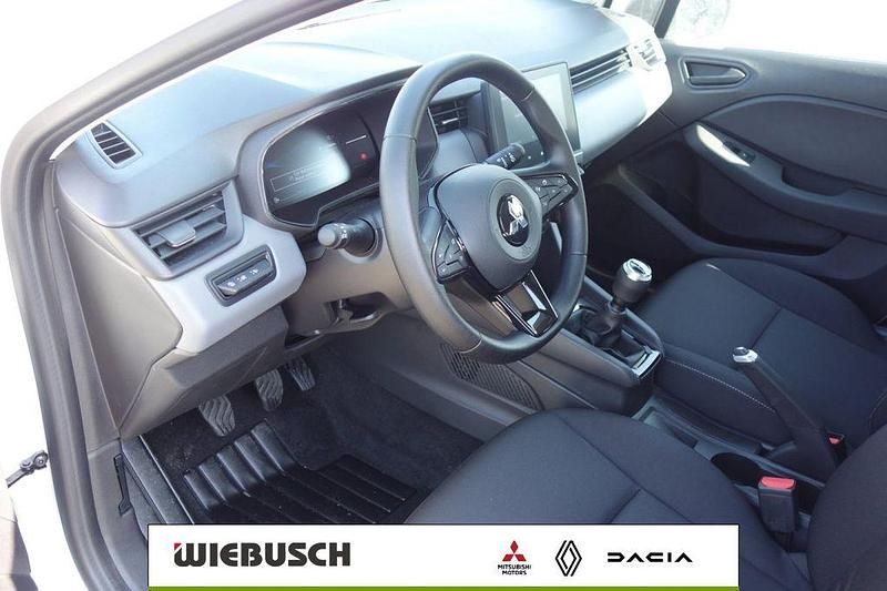Gebraucht Mitsubishi Colt Basis 67 PS (49 kW) 2024 Weiß Limousine