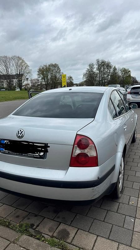 Gebraucht VW Passat 102 PS (75 kW) 2002 Silber Limousine