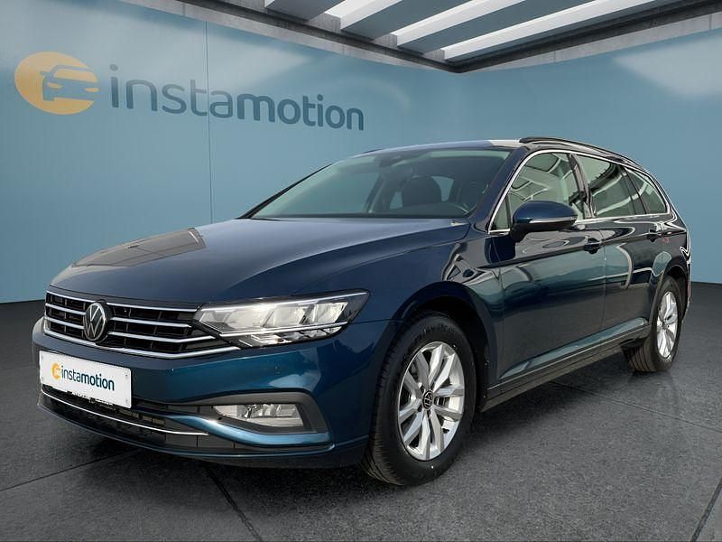 Blau Gebraucht 2022 VW Passat Kombi | 20.399 € (Fairer Preis) - Bild 1/4