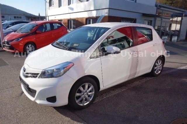 Gebraucht Toyota Yaris Life 99 PS (72 kW) 2012 Weiß Kleinwagen