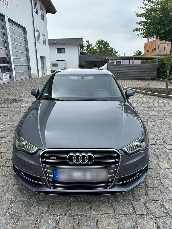 Grau Gebraucht 2015 Audi S3 Sport Limousine | 25.500 € (Guter Preis) - Bild 1/4