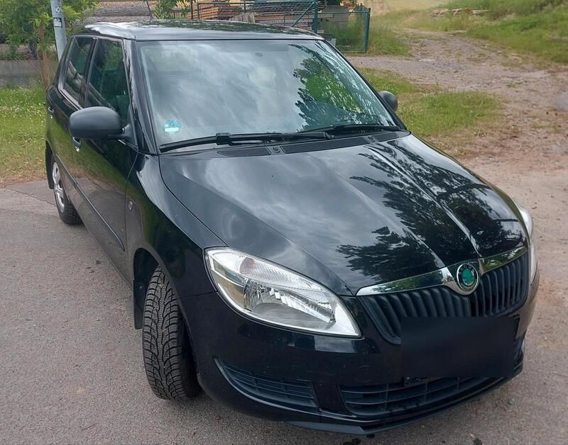 Schwarz Gebraucht 2011 Skoda Fabia Kleinwagen | 2.750 € (Fairer Preis) - Bild 1/4