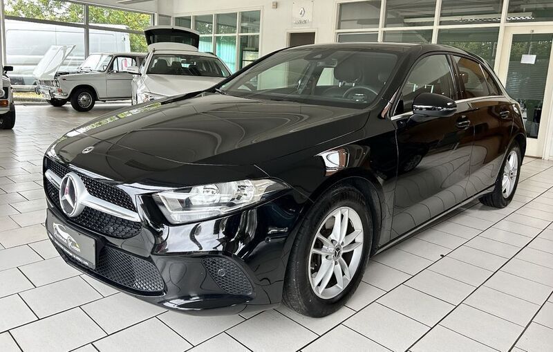 Schwarz Gebraucht 2019 Mercedes A200 Limousine | 19.990 € (Guter Preis) - Bild 1/4