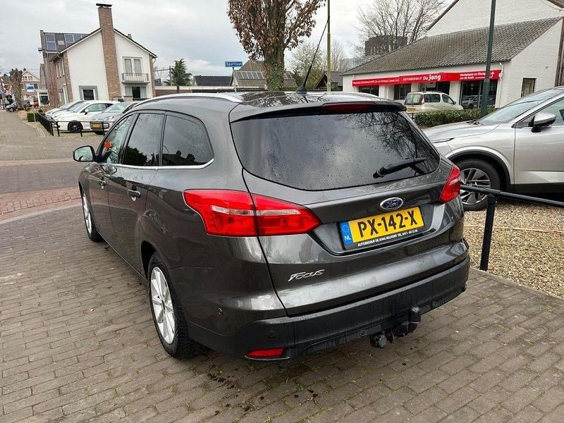 Używany Ford Focus Titanium 120 KM (88 kW) 2016 Szary Kombi