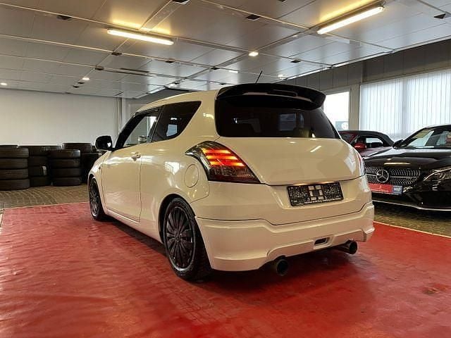 Usado Suzuki Swift Basic 94 HP (69 kW) 2014 Branco Citadino