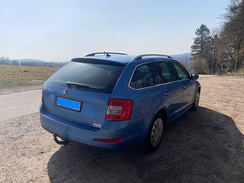 Gebraucht Skoda Octavia Joy 150 PS (110 kW) 2016 Blau Kleinwagen