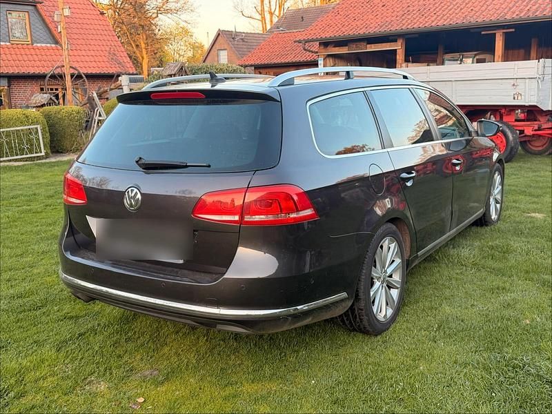 Gebraucht VW Passat Highline 140 PS (102 kW) 2011 Braun Kombi