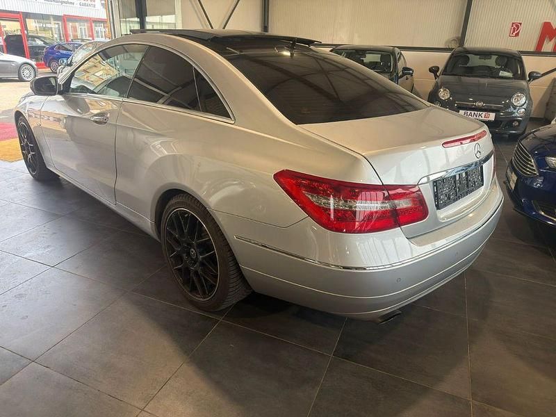 Gebraucht Mercedes E250 204 PS (150 kW) 2009 Silber Coupé