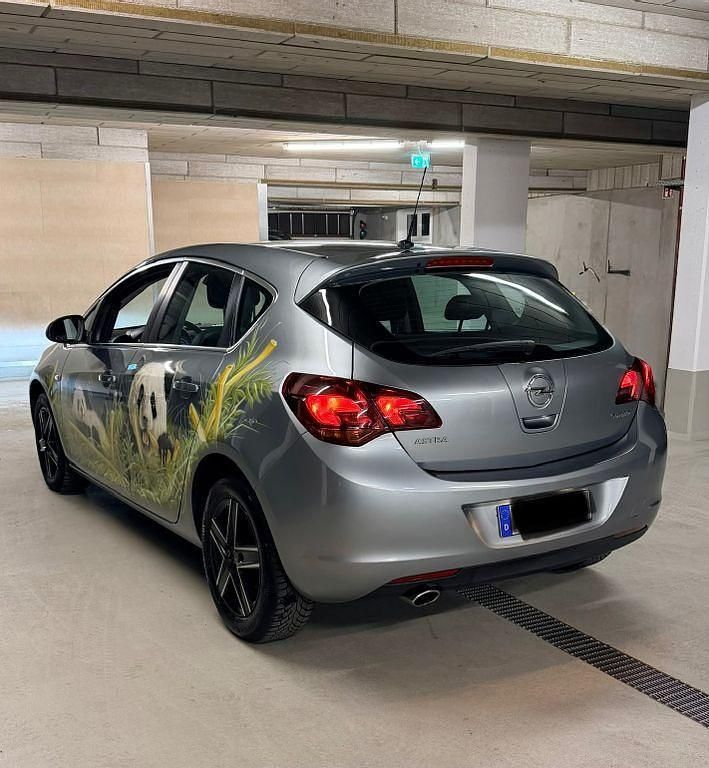 Gebraucht Opel Astra Edition 140 PS (102 kW) 2012 Grau Limousine