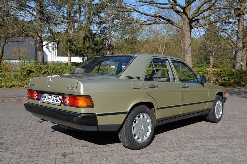 Gebraucht Mercedes 190 118 PS (86 kW) 1986 Silber Limousine