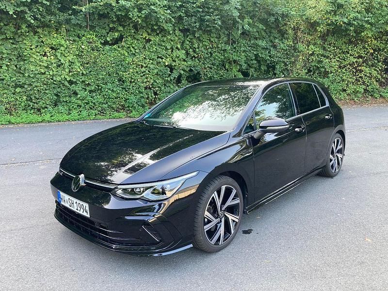 Schwarz Gebraucht 2024 VW Golf VIII R-line Limousine | 31.900 € (Fairer Preis) - Bild 1/4