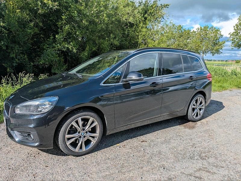 Schwarz Gebraucht 2016 BMW 218 Gran Tourer Van / Kleinbus | 9.750 € (Superpreis) - Bild 1/4