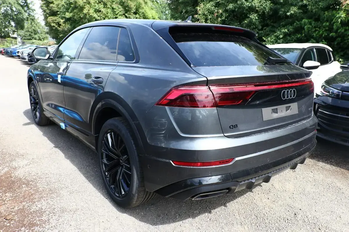 Neu Audi Q8 Design 286 PS (210 kW) 2026 Daytonagrau perleffekt SUV