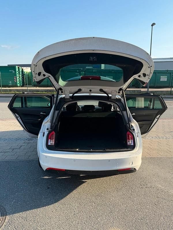 Gebraucht Opel Insignia 130 PS (95 kW) 2012 Weiß Kombi