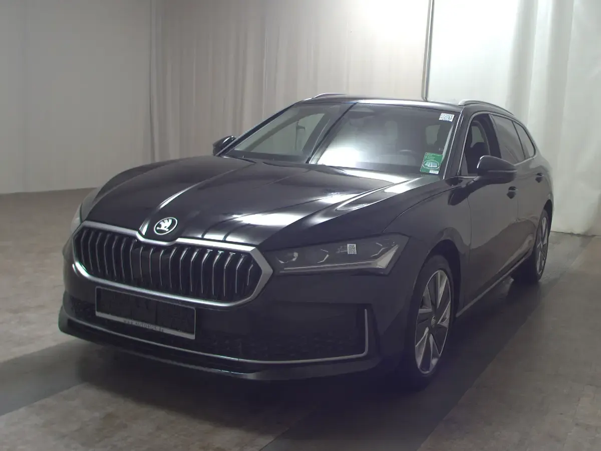 Gebraucht Skoda Superb Selection 193 PS (141 kW) 2024 Ebony schwarz metallic Kombi