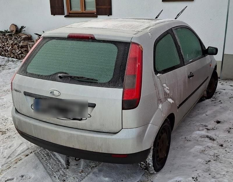 Silber Gebraucht 2004 Ford Fiesta Kleinwagen | 250 € (Superpreis) - Bild 1/3