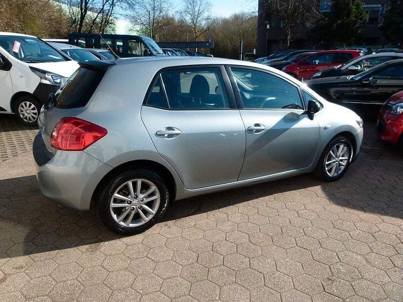 Gebraucht Toyota Auris Life 101 PS (74 kW) 2009 Silber Kleinwagen