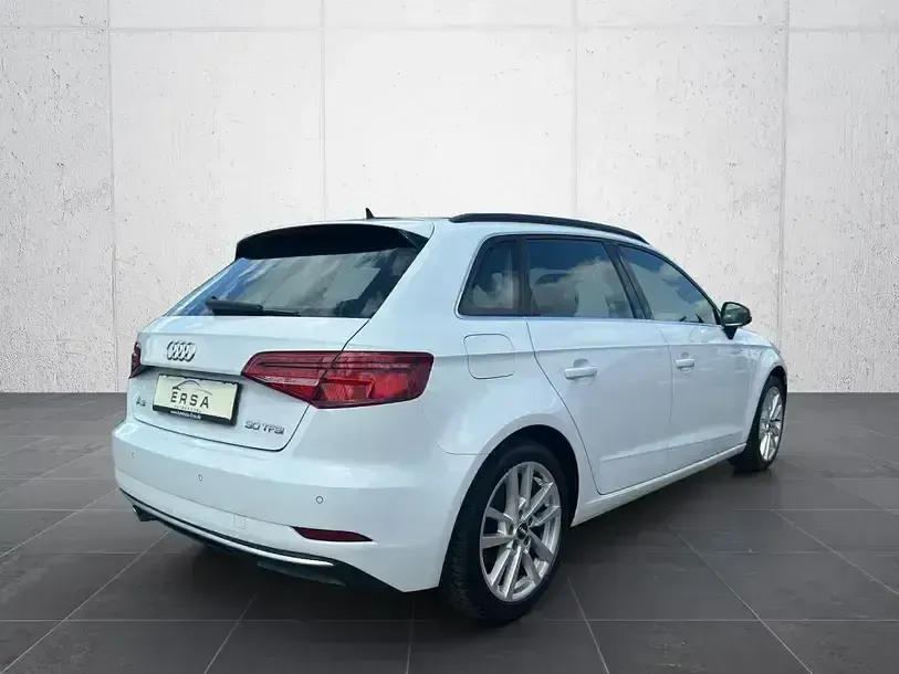 Gebraucht Audi A3 Sport 116 PS (85 kW) 2019 Weiß Limousine