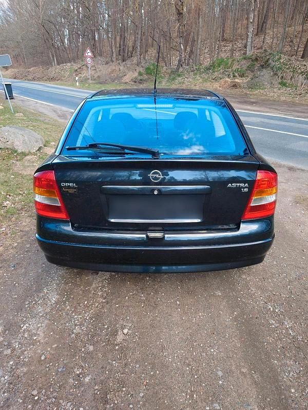 Gebraucht Opel Astra Edition 75 PS (55 kW) 1999 Schwarz Limousine
