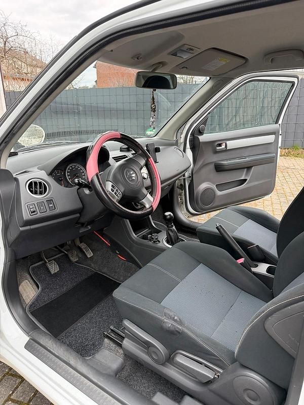 Gebraucht Suzuki Swift 92 PS (67 kW) 2009 Weiß Kleinwagen