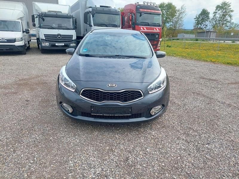 Usata Kia Ceed 90 CV (66 kW) 2013 Grigio Utilitaria
