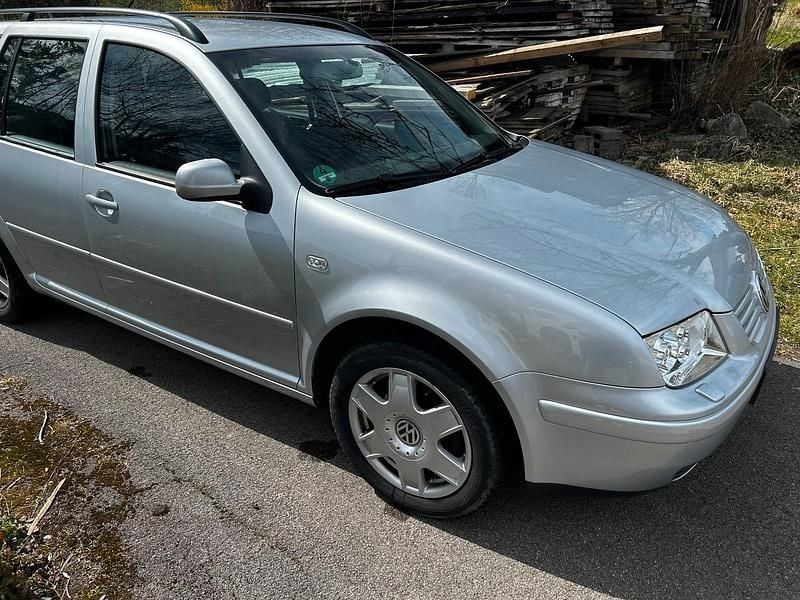 Gebraucht VW Bora Highline 115 PS (84 kW) 2001 Grau Kombi