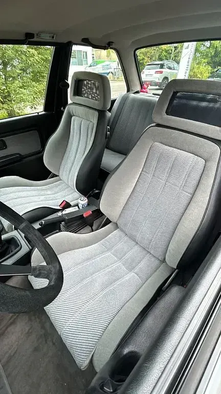 Gebraucht BMW 320 Performance 129 PS (94 kW) 1988 Silber Coupé