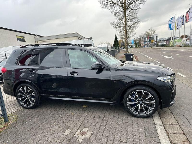 Gebraucht BMW X7 M Sport 265 PS (194 kW) 2019 Black sapphire metallic SUV