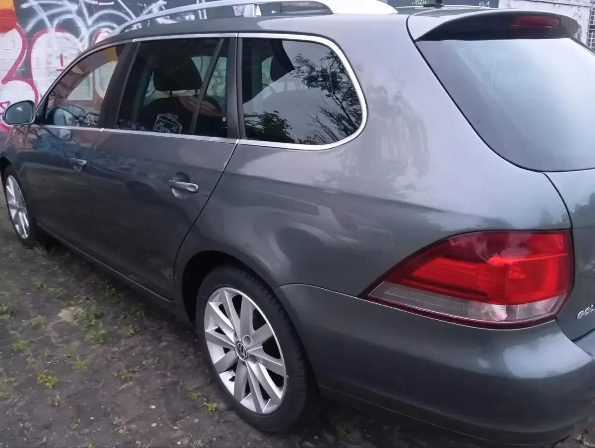 Gebraucht VW Golf VI 140 PS (102 kW) 2010 Grau Kleinwagen