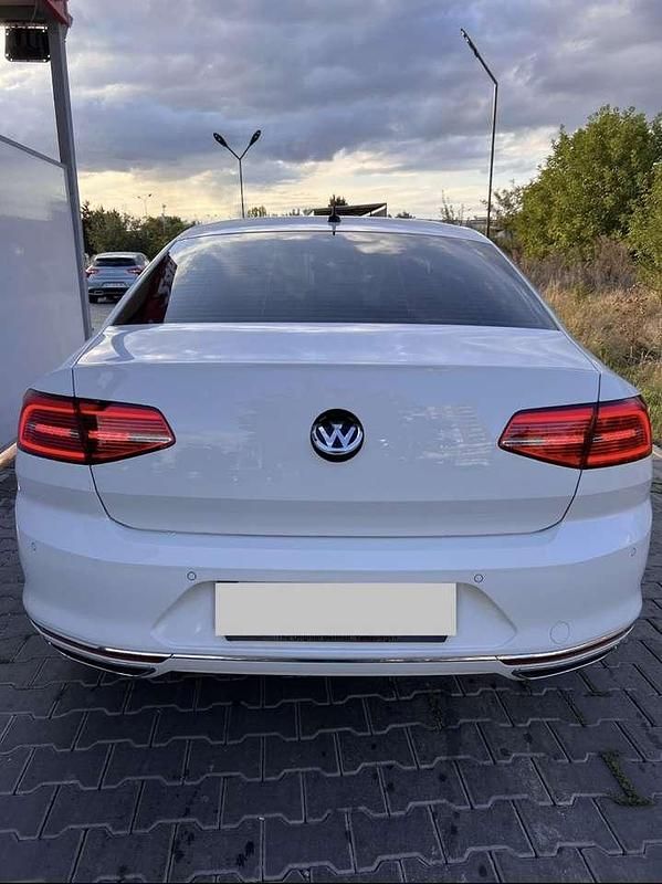 Gebraucht VW Passat Trendline 190 PS (139 kW) 2018 Weiß Limousine