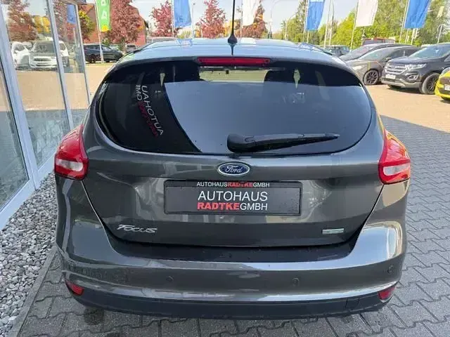 Gebraucht Ford Focus Titanium 125 PS (91 kW) 2017 Grau Limousine