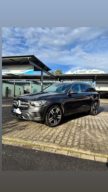 Grau Gebraucht 2020 Mercedes GLC220 SUV | 33.800 € (Guter Preis) - Bild 1/4